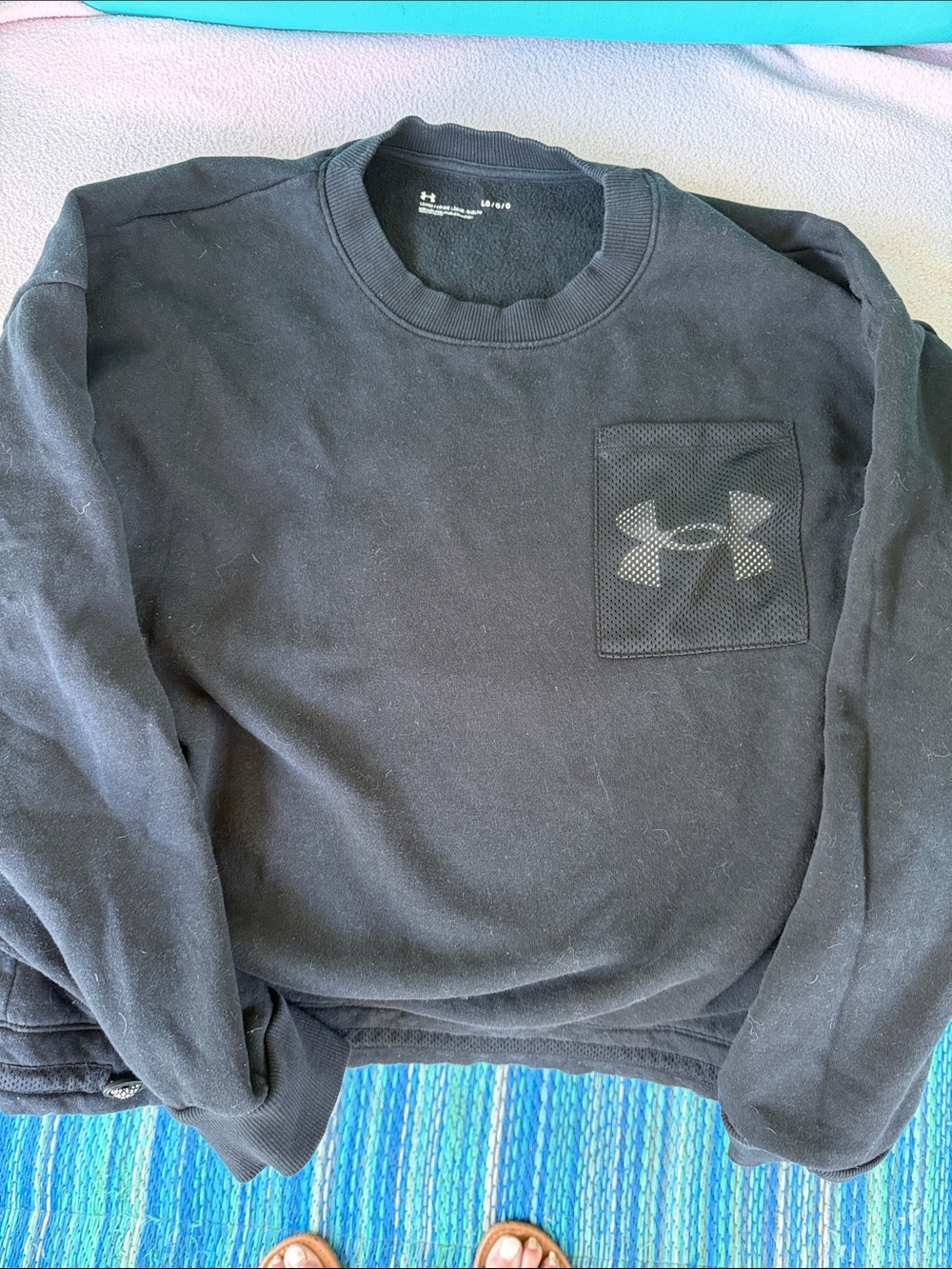 Under Armour Men’s Black Crewneck with Logo Chest Pocket